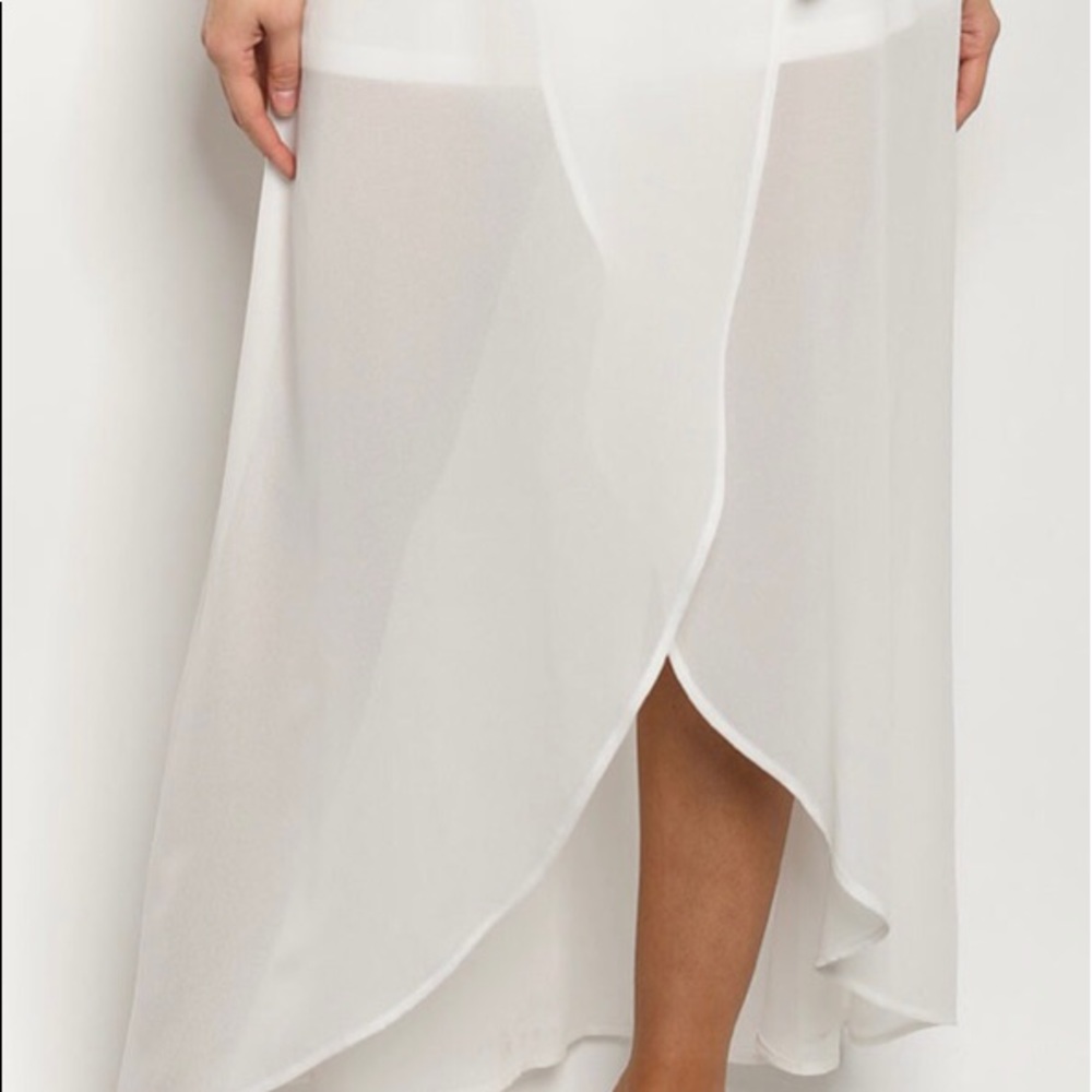 ❌DONATED❌White V-neck Surplice Adjustable Straps Maxi Shorts Romper - Picture 5 of 17